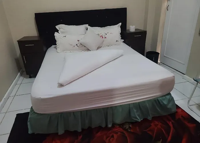 Guest house: Skyway Sleep And Go